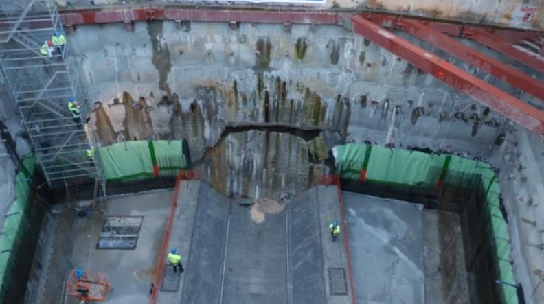 Γραμμή 4 Μετρό: Στον «Ευαγγελισμό» έφτασε ο μετροπόντικας «Αθηνά»