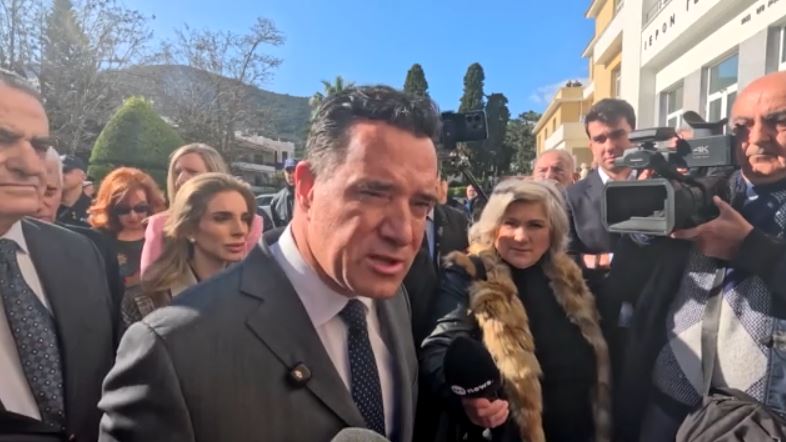 Ένταση με τον Άδωνι Γεωργιάδη και στο νοσοκομείο της Μυτιλήνης – Σφορδή πολιτική αντιπαράθεση για τα επεισόδια στο Κρατικό Νίκαιας