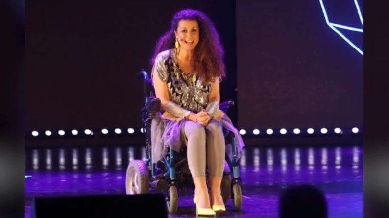 Κατερίνα Βρανά: Η γυναίκα που «έσπασε» τα ταμπού και μίλησε ανοιχτά για την αναπηρία & τη συμπερίληψη – Σήμερα ο β’ ημιτελικός της Eurovision