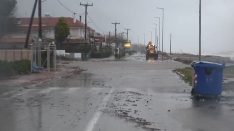 Τεράστιες οι ζημιές από την πλημμύρα στη Λάρισα – Πλήττεται από την κακοκαιρία η χώρα