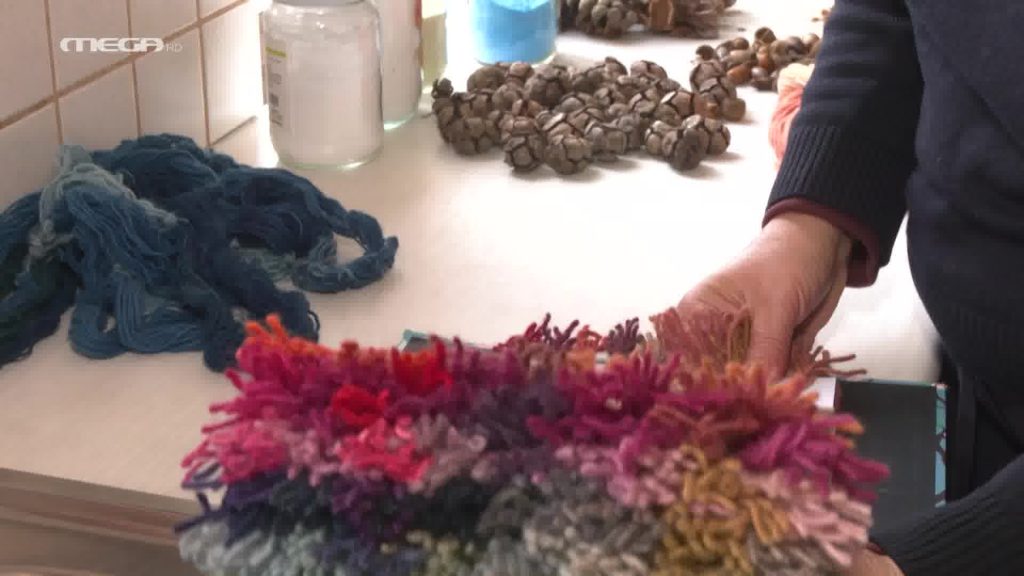 Βάφοντας Υφάσματα με φυσικές χρωστικές στο Ιστορικό Υφαντουργείο ΣΕΝ