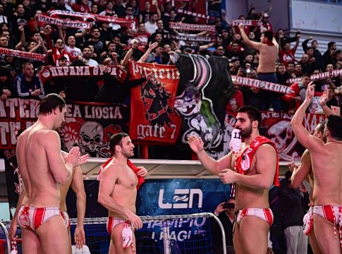 Πόλο ανδρών: Νίκη των Ερυθρόλευκων στο ντέρμπι “αιωνίων” με 14-8