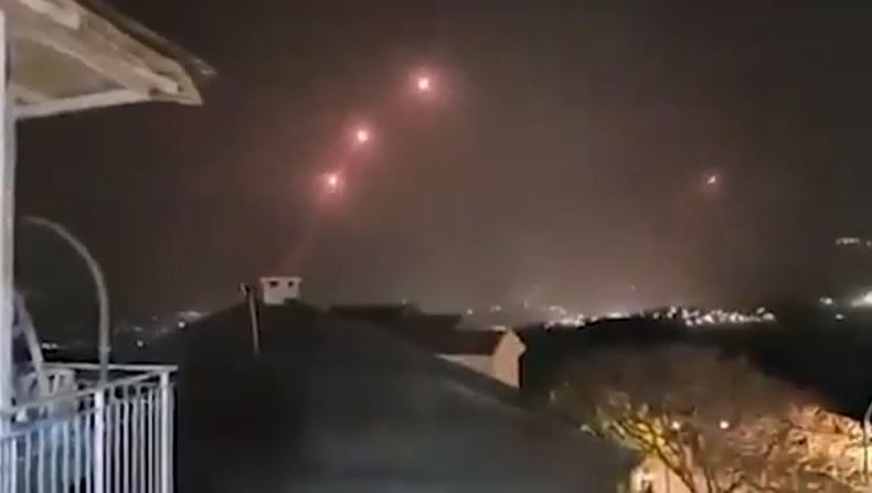 Ανελέητο σφυροκόπημα από Ιράν και Χεζμπολάχ σε ισραηλινούς στόχους – To MEGA σε Χάιφα και Λίβανο