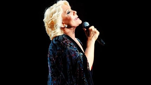 Μαρινέλλα: «Ήταν μελετηρή – Ήθελε να είναι όλα τέλεια με τη φωνή της» – Τι λένε συνεργάτες της στο MEGA