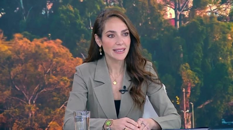 Δόμνα Μιχαηλίδου: «Θα κάνουμε 2.400 σπίτια σε κλειστά στρατόπεδα» – Τι είπε για το voucher για τους ευάλωτους