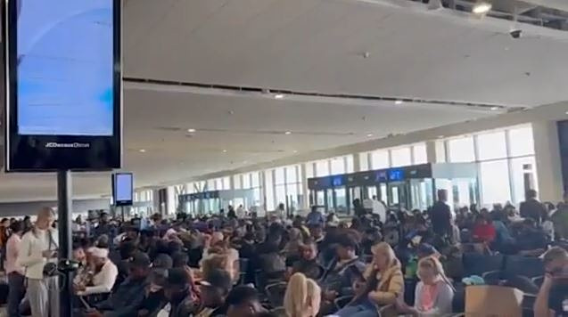 «Θέλω να επιστρέψω στην πατρίδα» – Αγωνία για τους εγκλωβισμένους Έλληνες στη Μέση Ανατολή