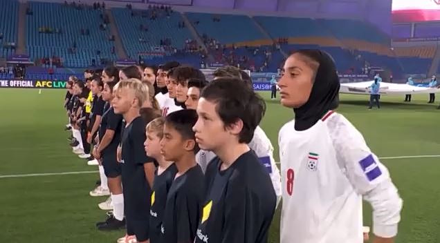 Με εκτέλεση κινδυνεύουν αθλήτριες της εθνικής ομάδας ποδοσφαίρου του Ιράν επειδή δεν τραγούδησαν τον εθνικό ύμνο – Ζητούν άσυλο