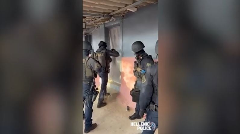 Μεγάλη αστυνομική επιχείρηση σε Παιανία και Σπάτα – 16 συλλήψεις για ρευματοκλοπή