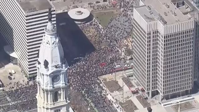 ΗΠΑ: Μαζικές διαδηλώσεις κατά της πολιτικής του Ντόναλντ Τραμπ