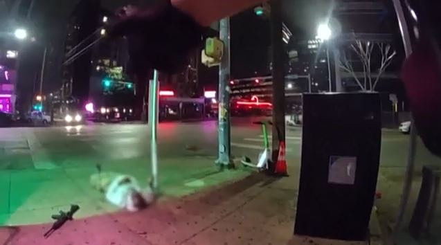 ΗΠΑ: Η στιγμή που 53χρονος με ιρανικά σύμβολα ανοίγει πυρ εναντίον πλήθους στο Τέξας