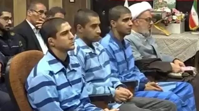 Ιράν: Το απάνθρωπο πρόσωπο του θεοκρατικού καθεστώτος – Ο δημόσιος απαγχονισμός 3 νεαρών