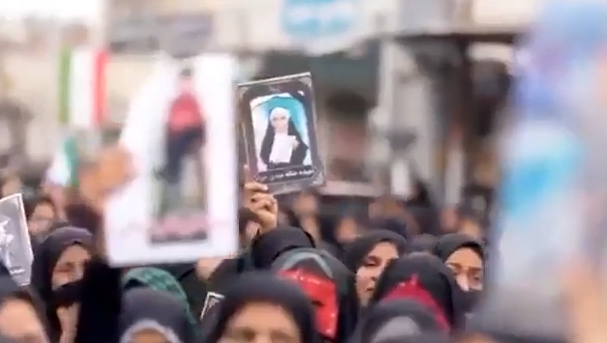 Ιράν: Θρήνος στις κηδείες των μαθητριών που σκοτώθηκαν από τις αεροπορικές επιθέσεις ΗΠΑ και Ισραήλ