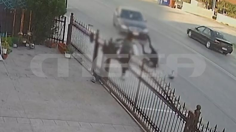 Κατερίνη: Αυτοκίνητο συγκρούστηκε με μηχανή που κατέληξε στο πεζοδρόμιο πάνω σε μία γυναίκα