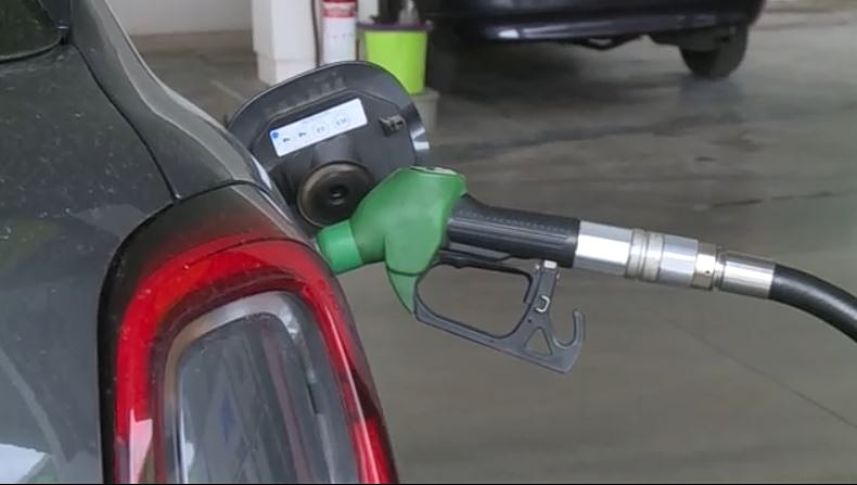 Χειρόφρενο τραβούν οι οδηγοί λόγω της αύξησης στις τιμές των καυσίμων