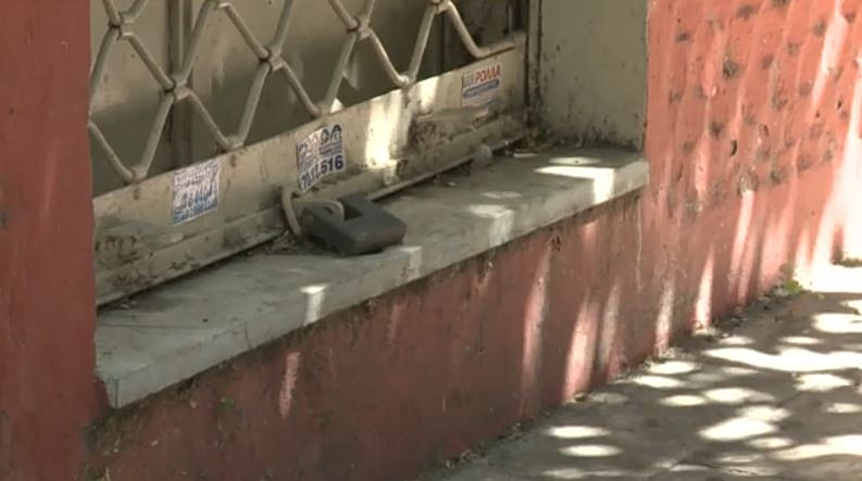 Η ακρίβεια «χτυπά» τα καταστήματα – Ολοένα και περισσότερα λουκέτα σε ακίνητα