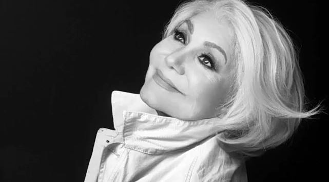 Μαρινέλλα: Πάνδημο το τελευταίο «αντίο» στην μεγάλη κυρία του ελληνικού τραγουδιού