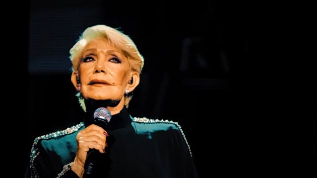 Μαρινέλλα: Η Ελλάδα υποκλίνεται στην «ιέρεια» του πενταγράμμου – Σίγησε η σπουδαία ερμηνεύτρια