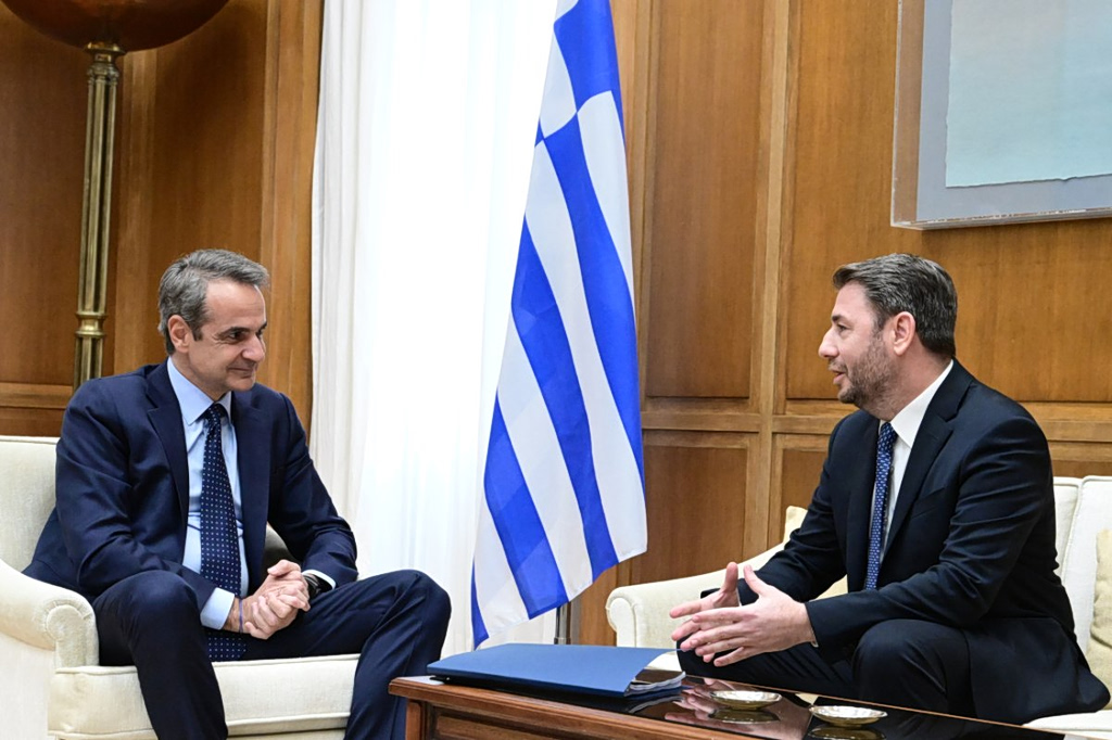 Κυριάκος Μητσοτάκης: Ενημερώνει τον Νίκο Ανδρουλάκη για την ελληνική εμπλοκή στην Κύπρο & τις εξελίξεις στη Μέση Ανατολή