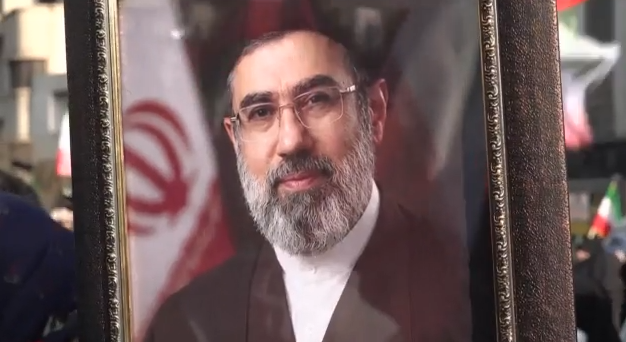 Μοτζταμπά Χαμενεΐ: Ο τραυματισμός του σκληροπυρηνικού κληρικού, η δυσαρέσκεια Τραμπ και τα συγχαρητήρια του Πούτιν