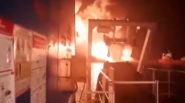 Δραματικές στιγμές Ελλήνων ναυτικών ενώ πέφτουν πύραυλοι δίπλα τους –  Εξετάζεται η προέλευση του βίντεο