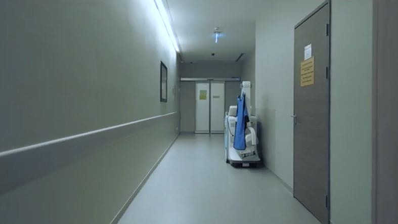 Γιατρός κατέστρεψε τη ζωή μιας γυναίκας – Ζει ρομποτικά χωρίς στομάχι