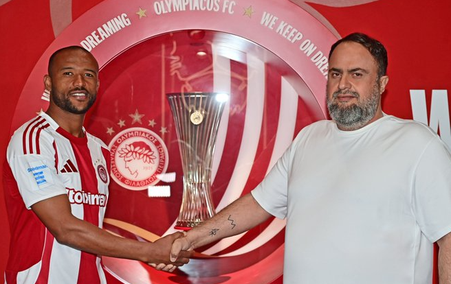 Ο Βαγγέλης Μαρινάκης κράτησε τον Ελ Κααμπί στον Ολυμπιακό – Το συγκλονιστικό βίντεο της ανανέωσής του