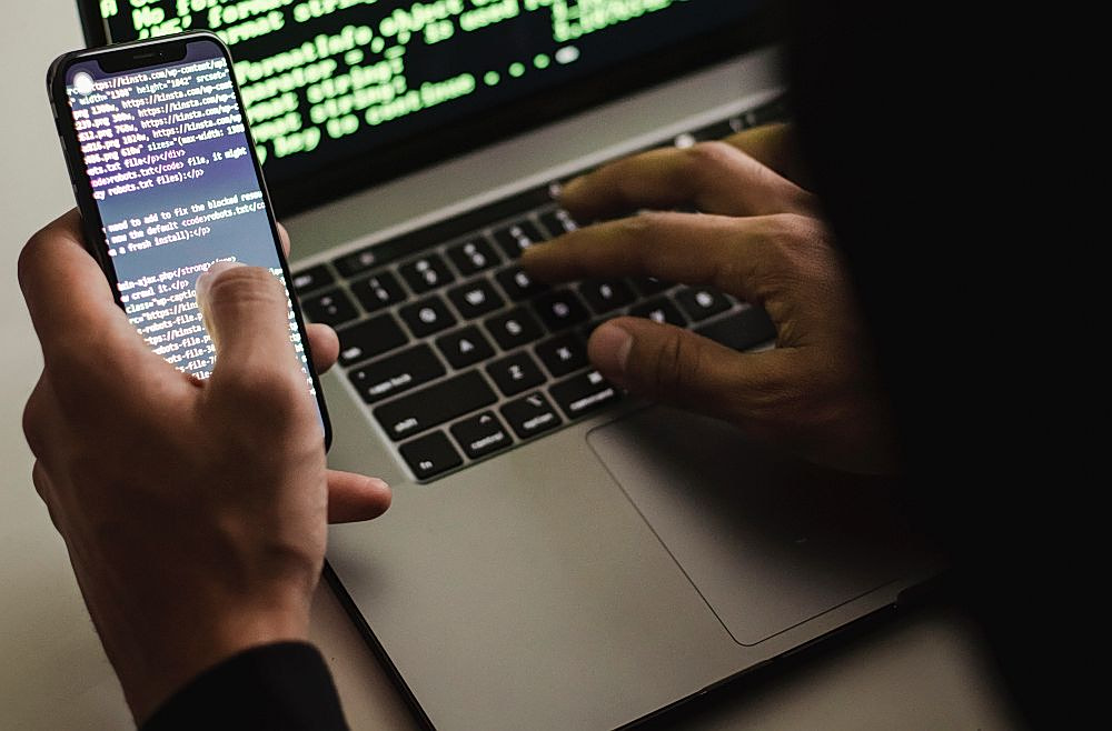 Ο Ντίλιαν δίνει την κυβέρνηση για το σκάνδαλο υποκλοπών: Παρέχουμε τεχνολογία μόνο σε κυβερνήσεις και αρχές επιβολής του νόμου