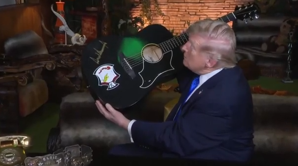 Ντόναλντ Τραμπ: Η επίσκεψη στην έπαυλη του Έλβις Πρίσλεϊ