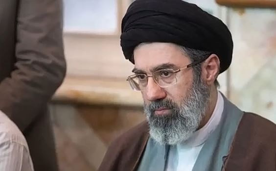 Άφαντος ο Μοτζταμπά Χαμενεΐ – Εμφανίζεται μόνο σε βίντεο με τεχνητή νοημοσύνη