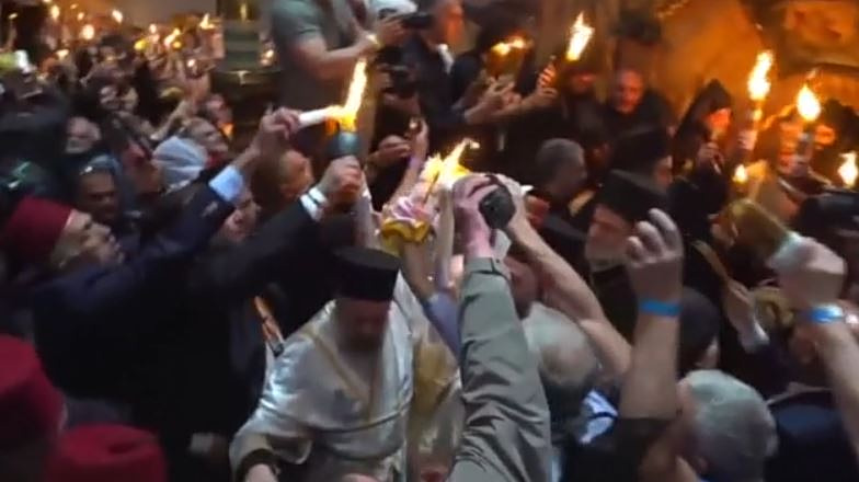 Άγιο Φως: Στον «αέρα» η ιερή τελετή στον Πανάγιο Τάφο – Το MEGA στα Ιεροσόλυμα
