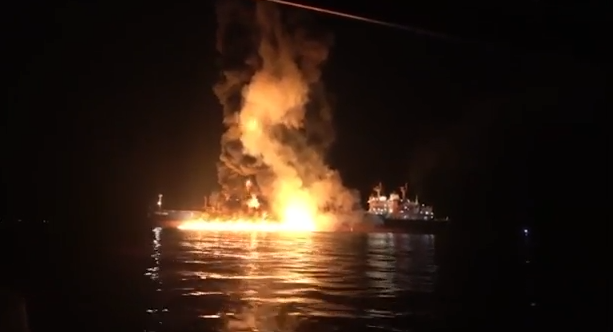 Θαλάσσια «παγίδα» τα Στενά του Ορμούζ – Η στιγμή της ιρανικής επίθεσης στο ελληνόκτητο πλοίο στον Περσικό Κόλπο