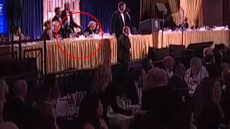 Η συγκλονιστική περιγραφή του Ντόναλντ Τραμπ τη στιγμή που εισέβαλε ο 31χρονος στο Δείπνο των Ανταποκριτών