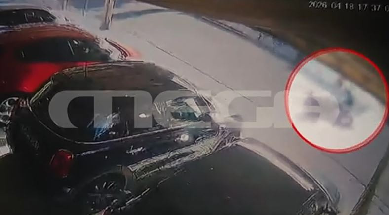 Αθήνα: Σε κρίσιμη κατάσταση η 16χρονη που παρασύρθηκε από διανομέα στη Λιοσίων