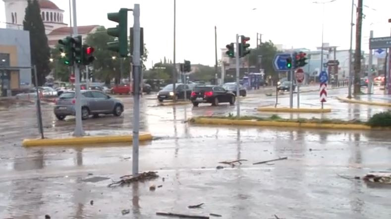 Καταστροφές από την κακοκαιρία «Erminio»: Πλημμύρισε το ΑΤ Νέας Μάρκης – Ξεριζώθηκαν δέντρα στην Άνω Γλυφάδα