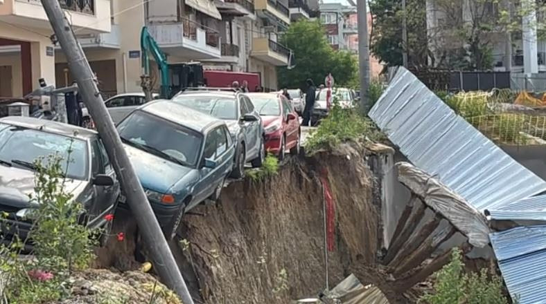 Θεσσαλονίκη: Υποχώρησε οδόστρωμα εν μέσω εργασιών – Στο κενό κατέληξε παρκαρισμένο όχημα
