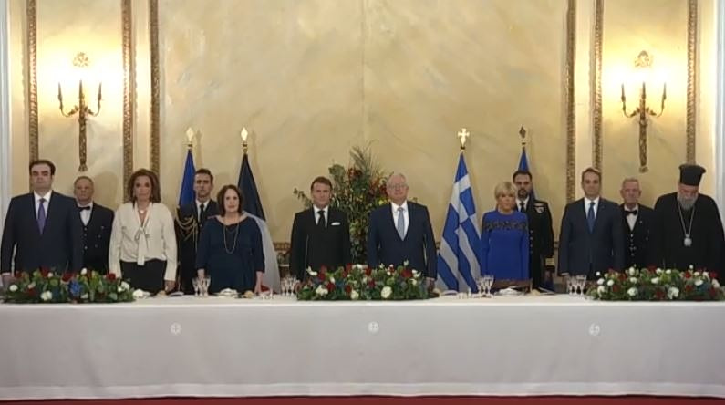 Κυριάκος Μητσοτάκης & Εμανουέλ Μακρόν ξεναγήθηκαν στη φρεγάτα «Κίμων» – Μηνύματα ισχυρού συμβολισμού από τους δύο ηγέτες