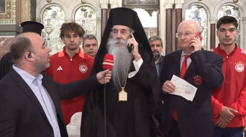 Δέματα αγάπης από την Ιερά Μητρόπολη Πειραιώς με την αρωγή της ΠΑΕ Ολυμπιακός, του Βαγγέλη Μαρινάκη & του δήμου Πειραιά