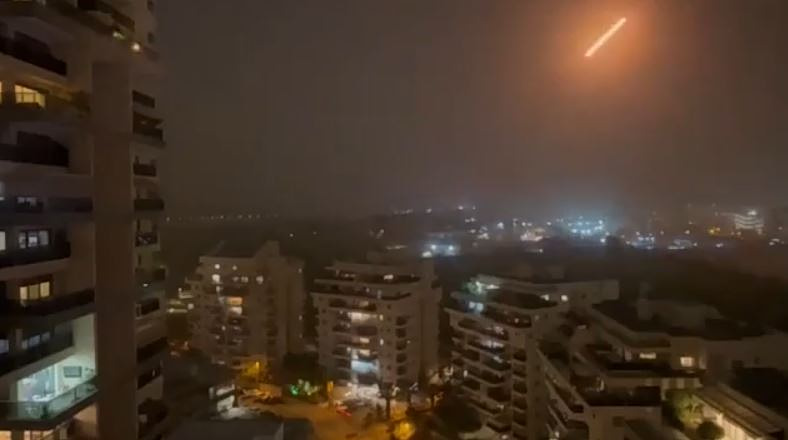 Ολονύκτιοι βομβαρδισμοί του Ιράν από Ισραήλ και ΗΠΑ