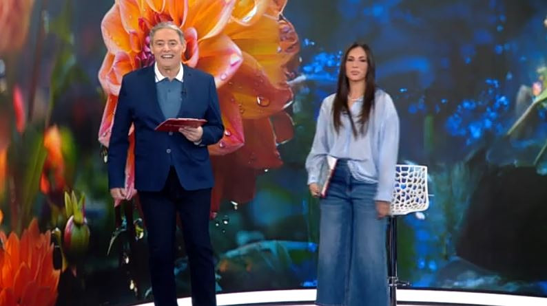 Κοινωνία Ώρα Mega