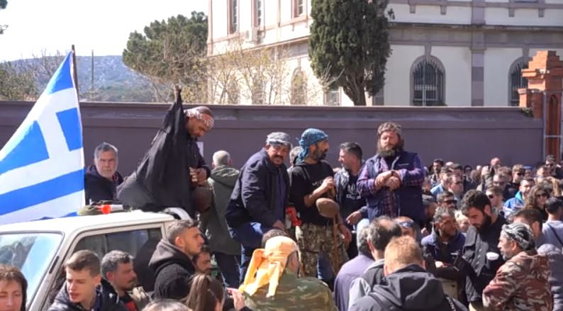 Συνεχίζονται οι κινητοποιήσεις των κτηνοτρόφων στη Λέσβο