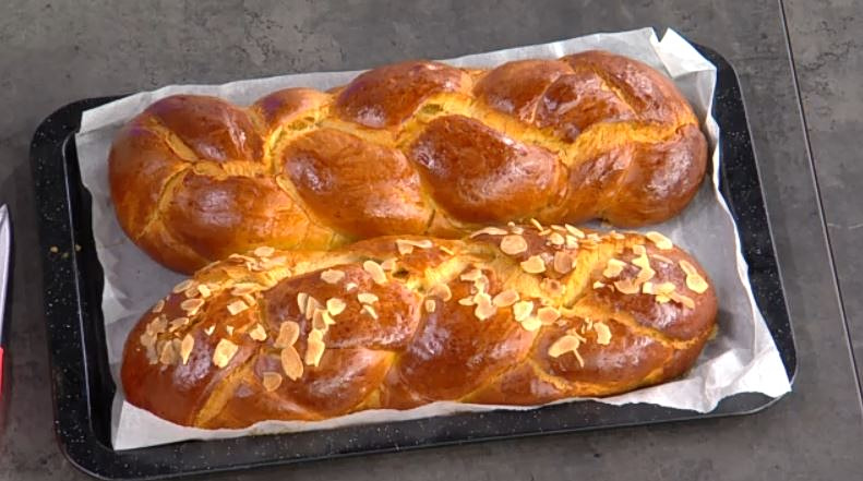 Η Αργυρώ Μπαρμπαρίγου μας ετοιμάζει πασχαλινά τσουρέκια