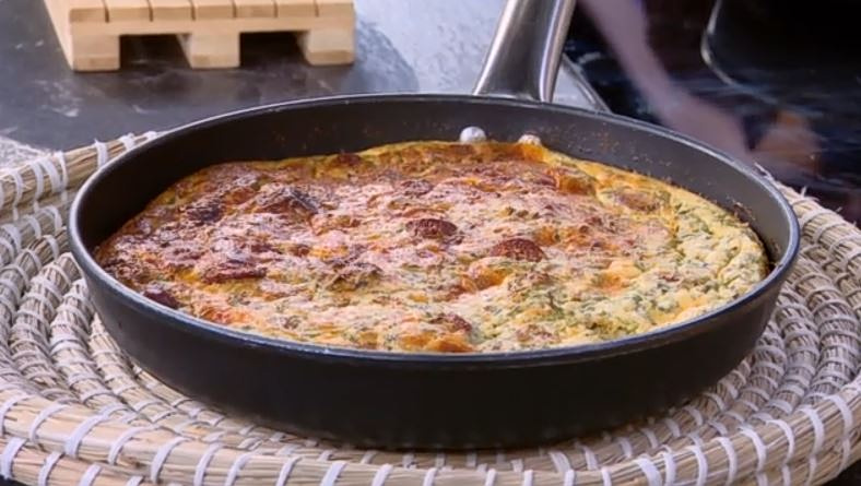 Ο Δημήτρης Σκαρμούτσος μάς ετοιμάζει φρουτάλια