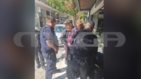 Πάτρα: Συνελήφθη ο 89χρονος με γεμάτο 38αρι περίστροφο – Σχεδίαζε επίθεση στο Ευρωπαϊκό Κοινοβούλιο στο Στρασβούργο