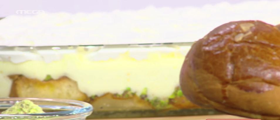 Η Αργυρώ Μπαρμπαρίγου μας ετοιμάζει εκμέκ με κρέμα μαστίχας και τσουρέκι