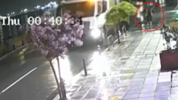 Θεσσαλονίκη: Άστεγος κοιμόταν σε κάδο & έπεσε μέσα σε απορριμματοφόρο – Σώθηκε γιατί σταμάτησε η πρέσα