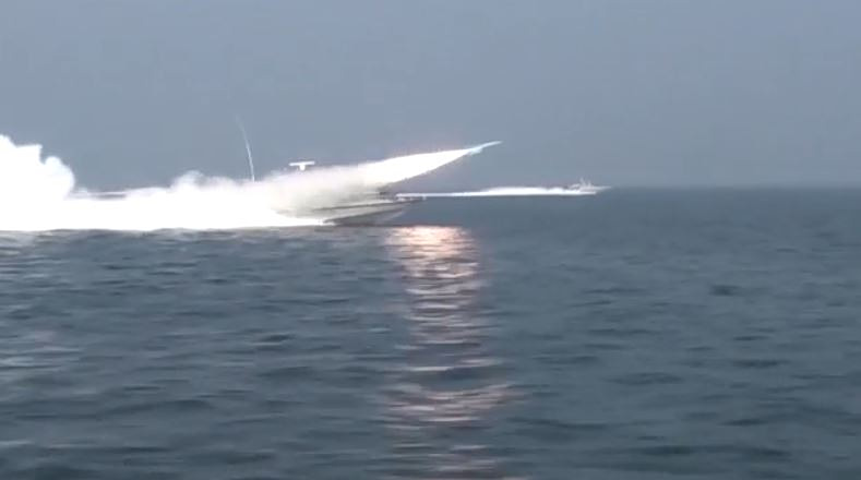 Ναυτικός αποκλεισμός στα Στενά του Ορμούζ – Διαβουλεύσεις για ακόμη έναν γύρο διαπραγματεύσεων μεταξύ ΗΠΑ-Ιράν