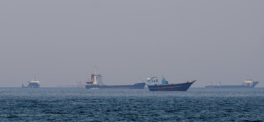 Από μία λεπτή κλωστή κρέμεται η εκεχειρία στα στενά του Ορμούζ