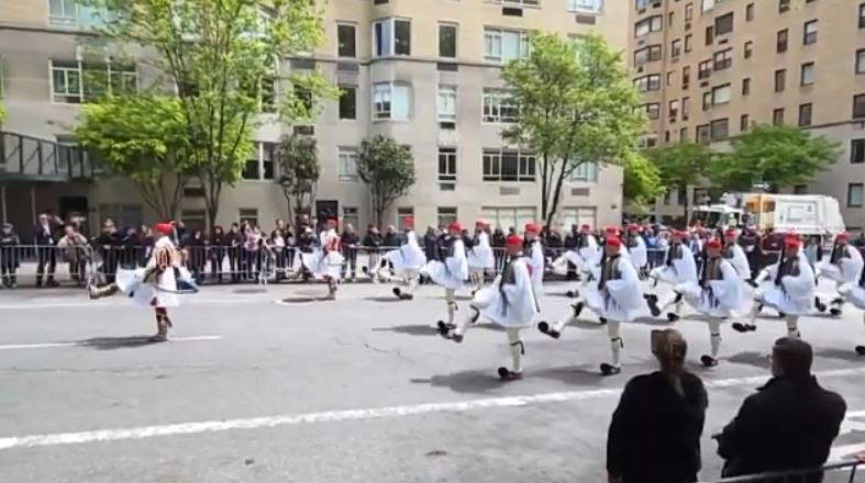 ΗΠΑ: Στα γαλανόλευκα η 5η Λεωφόρος στη Νέα Υόρκη για την επέτειο της 25ης Μαρτίου