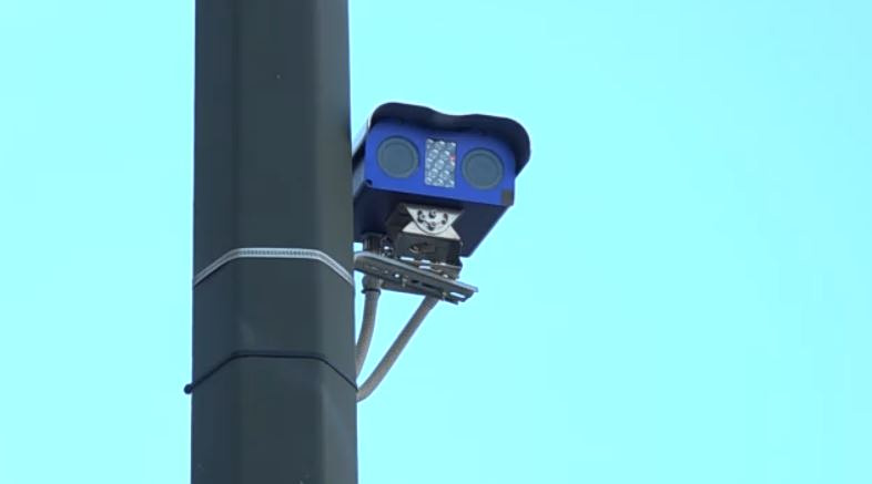 Σε πλήρη λειτουργία οι έξυπνες κάμερες στους δρόμους της Αττικής – Στάλθηκαν τα πρώτα πρόστιμα για παραβάσεις