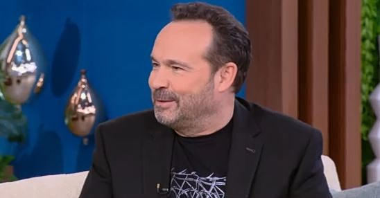 Κώστας Μακεδόνας: «Ο Σταμάτης Κραουνάκης και η Λίνα Νικολακοπούλου είναι οι καλλιτεχνικοί μου γονείς»